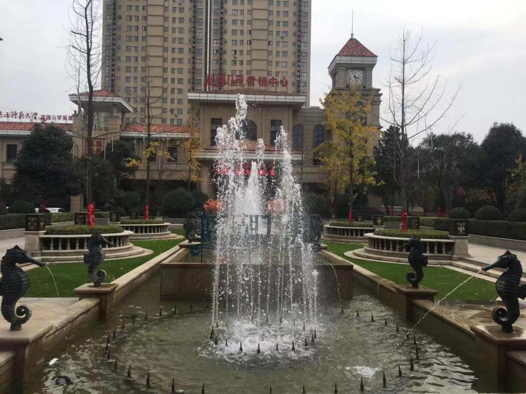 深秋的蓝湖九郡----工程人的坚守(图1)
